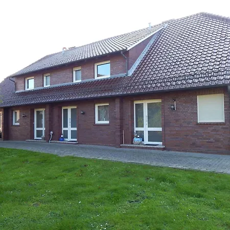 Risel-ferienhaus-im-huus-godewind-mit-sauna-und-kamin *
