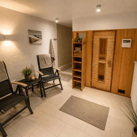 Risel-ferienhaus-im-huus-godewind-mit-sauna-und-kamin Feriehus Dornumersiel