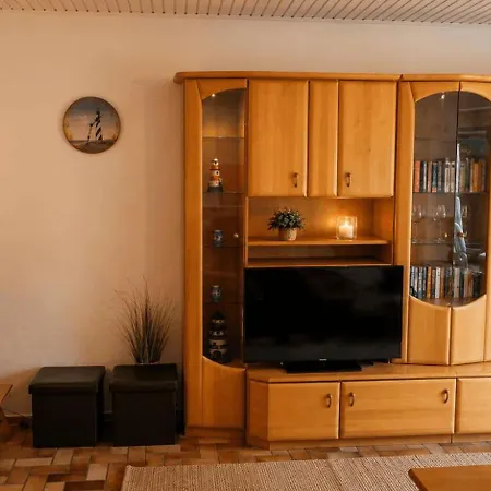 Risel-ferienhaus-im-huus-godewind-mit-sauna-und-kamin *