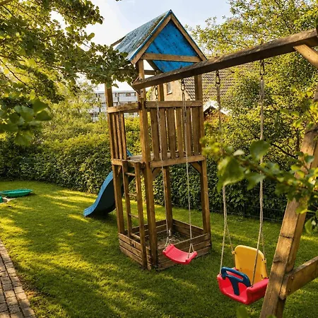 Risel-ferienhaus-im-huus-godewind-mit-sauna-und-kamin *
