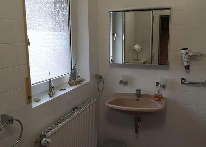 Risel-ferienhaus-im-huus-godewind-mit-sauna-und-kamin Vakantiehuis