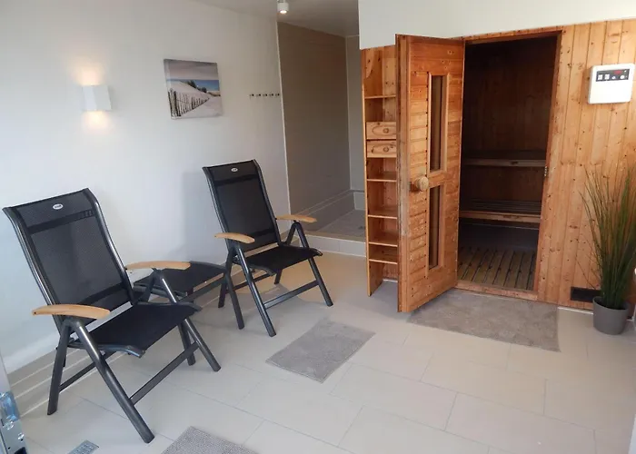 Risel-ferienhaus-im-huus-godewind-mit-sauna-und-kamin *
